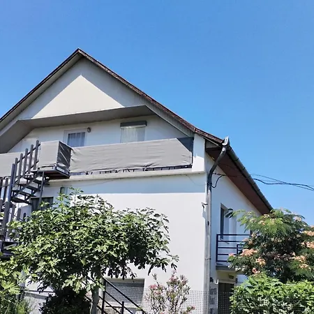 Doemper Doeme Apartman *